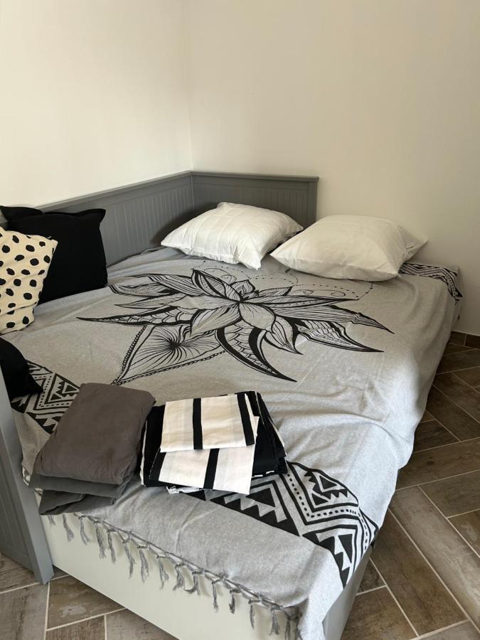 Charmant Studio Dans Villa - Jardin Privatif . La Seyne-sur-Mer Bagian luar foto